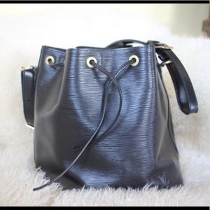 ✨AUTHENTIC✨ Louis Vuitton Epi Noe bag